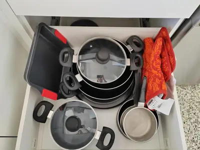 a white drawer filled with pots and pans at Vistal Mar in Puerto de Sagunto