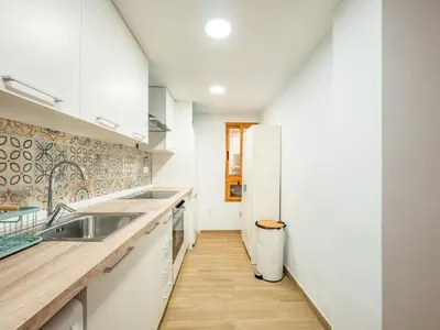 a kitchen with a sink and a refrigerator at Vivienda junto al Mercado Central in Valencia