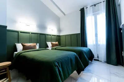 two beds in a room with green walls at Casa Boutique Playa y Valencia in El Puig