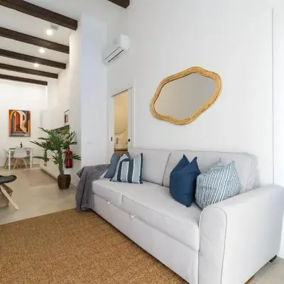 Modern & Stylish Apartment Close to the Beach