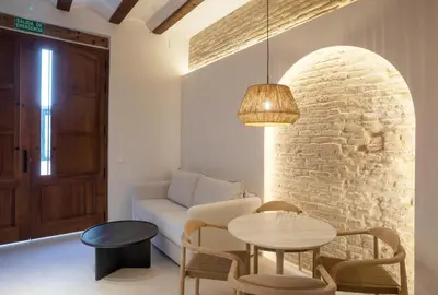 a living room with a white couch and a table at Mon Suites San Pedro in Valencia