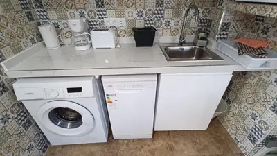 a kitchen with a sink and a washing machine at Magnifico y moderno estudio bien ubicado in Valencia