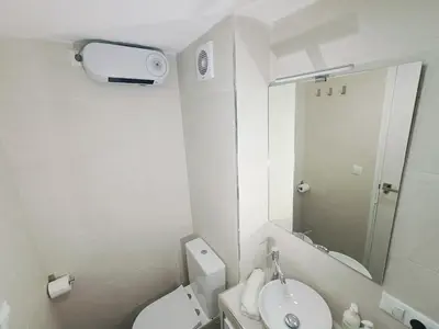 a white bathroom with a toilet and a sink at Espectacular estudio en PB con terraza privada in Valencia
