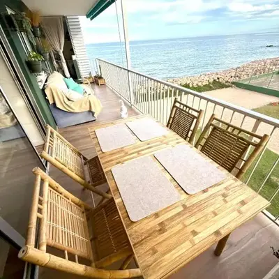 Apartamento tranquilo y luminoso junto al mar