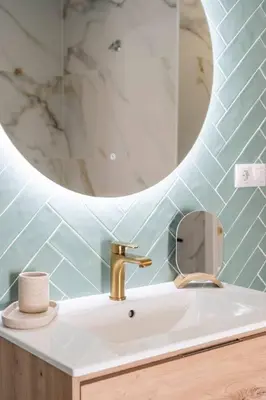 a bathroom with a sink and a mirror at Republica Argentina 1 in Valencia