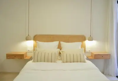 a bedroom with a bed with white sheets and pillows at Excepcional moderno y luminoso Terraza privada in Valencia