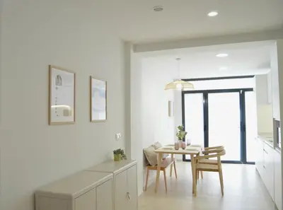 a kitchen with a table and a dining room at Excepcional moderno y luminoso Terraza privada in Valencia