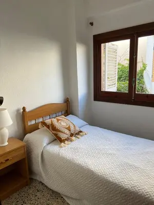 a bedroom with a bed and a window at Casa Enredadera in Mareny Blau