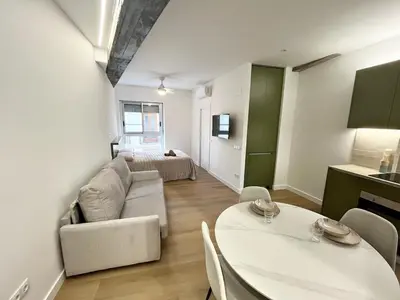 a living room with a white table and a couch at Loft en el Centro De Valencia Botánico 5 in Valencia