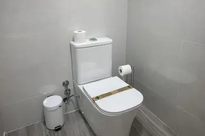 a bathroom with a toilet with a roll of toilet paper at Mini Peixcateria in Sagunto