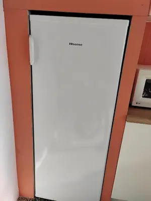 a mirror on a wall next to a microwave at Maravillosa vistal'mar in Puerto de Sagunto