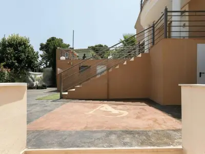a set of stairs on the side of a building at EXCLUSIVA CASA INDEPENDIENTE 16 ppl in Torrent