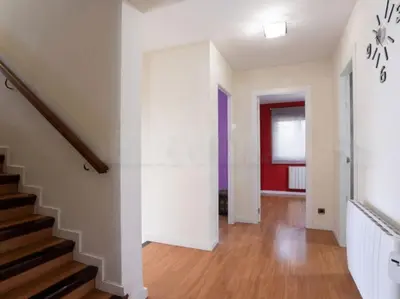 an empty hallway with stairs and a red door at EXCLUSIVA CASA INDEPENDIENTE 16 ppl in Torrent