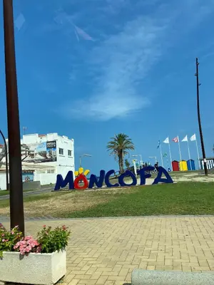 a sign that says macyeyes in a park at Dream Moncofar in Moncófar