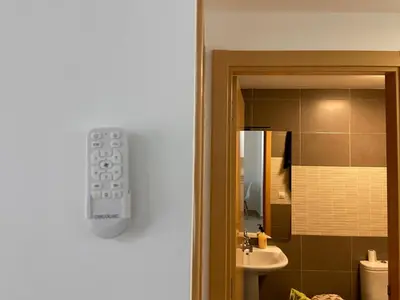 a remote control on the wall of a bathroom at Dream Moncofar in Moncófar