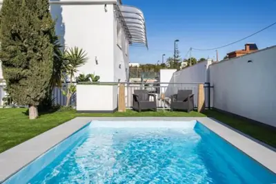 a swimming pool in the backyard of a house at Villamadero Tu refugio de tranquilidad y confort in Torrent