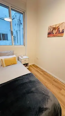 a bedroom with a bed and a window at Stylish Bright Centrally Located Home El Botanic in Valencia