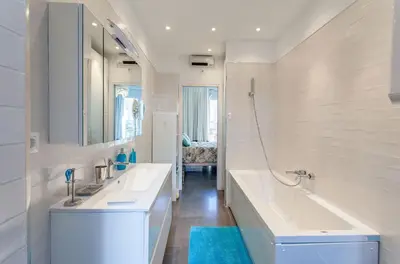 a bathroom with two sinks and a large tub at Apartment Ruzafa Zapadores in Valencia