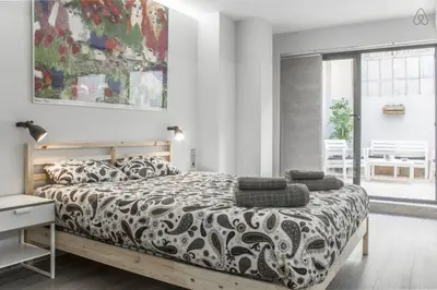 a bedroom with a bed and a painting on the wall at Austria 4 in Valencia