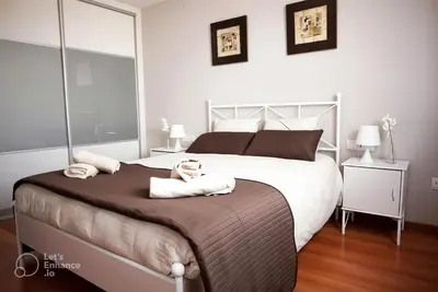 a bedroom with a large bed with towels on it at Apartamento Alameda in Valencia