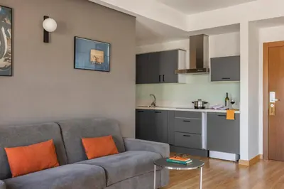 a living room with a couch and a kitchen at Parker The Urban Flats in Valencia