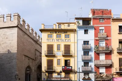 a yellow building with a sign that reads fats twenties at Home Youth Hostel by Feetup Hostels in Valencia