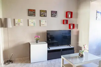 a living room with a tv and a table at Apartamento Cardenal in Valencia