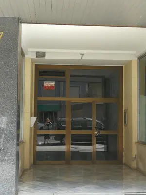 a door to a parking garage with a car in it at Céntrico apartamento en Valencia próximo parada de metro Ángel Guimerà in Valencia