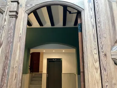 a hallway with a green wall and a black door at La casita de Palomar - PalomarGroup in Valencia
