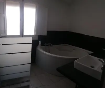a bathroom with a bath tub and a sink at Piso Playa Patacona/Malvarrosa in Valencia