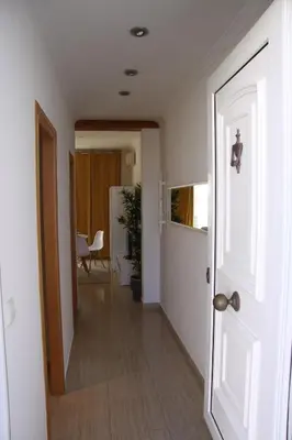 a hallway with a door leading to a room at El Globo in Valencia