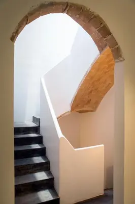 a staircase with an archway in a house at OttoH Charm Stay in Valencia