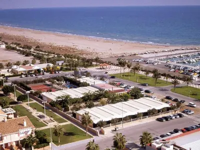an aerial view of a parking lot next to the beach at Hotel Playa Canet in Canet de Berenguer