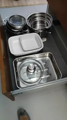 a stove top with pots and pans and a sink at Apartamento in Valencia