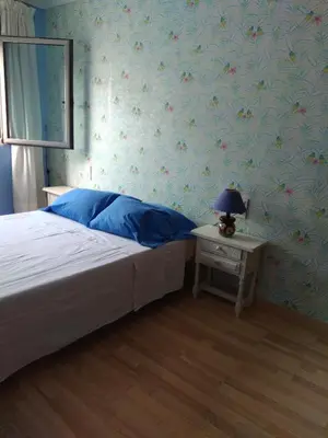 a bedroom with a bed and a table with a lamp at Apartamento in Valencia
