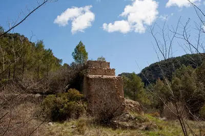 an old building on the side of a hill at El mirador del norte in Cortez de Pallas