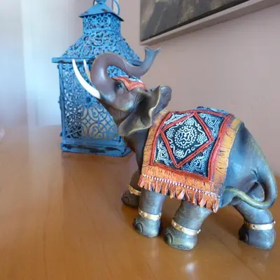 a figurine of an elephant and a vase on a table at Dalt Vila in Eslida