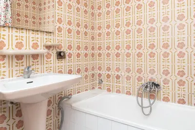 a bathroom with a sink and a bath tub at Florazar 1, Iii-B 8-B in Cullera