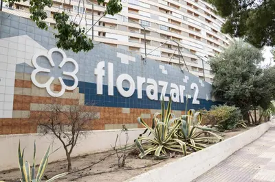 a sign on the side of a building at Florazar 2, Vi-1-C in Cullera