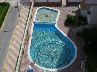 an overhead view of a large swimming pool at Montemar, B-9º-26 in Cullera