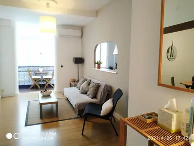 a living room with a couch and a table at La Roqueta completo en pleno centro in Valencia