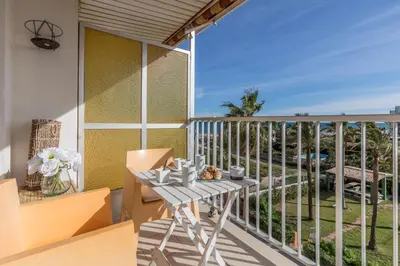 a balcony with a table and a view of the ocean at Apartamento Calipso in El Palmar