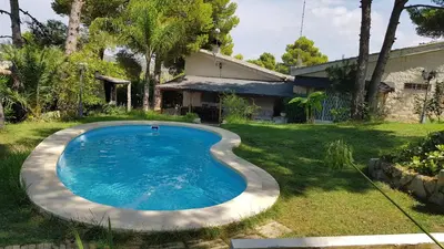 a swimming pool in the yard of a house at Domus Valencia Apartamentos Casa con piscina privada a 30 minutos de Valencia in Turís