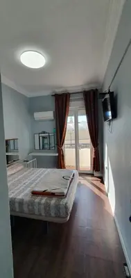 a bedroom with a bed and a large window at Habitación cerca del centro in Valencia