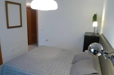 a bedroom with a bed with a blue blanket at Apartamento en la Ciudad de las ciencias in Valencia