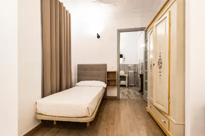 a small bedroom with a bed and a mirror at Live in Chianti Apartaments by Concept Flats in Valencia