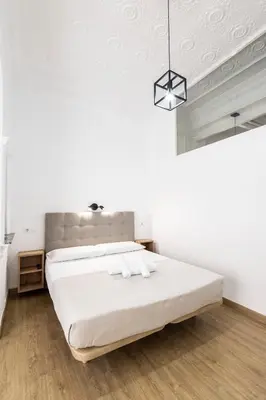 a white bedroom with a bed and a ceiling at Live in Chianti Apartaments by Concept Flats in Valencia