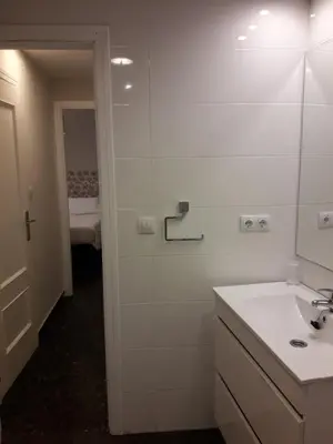 a white bathroom with a sink and a mirror at Apartamento valencia centro in Valencia