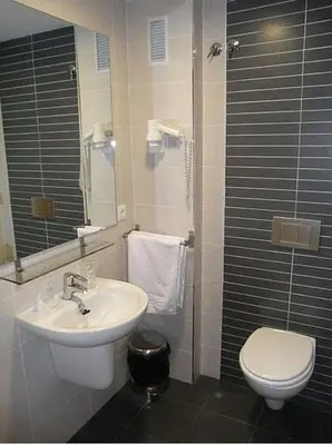 a bathroom with a sink and a toilet at Dormavalencia Hostel Regne in Valencia