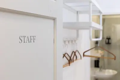 a door with a sign that says start in a bathroom at Pensión Alicante by Moontels in Valencia